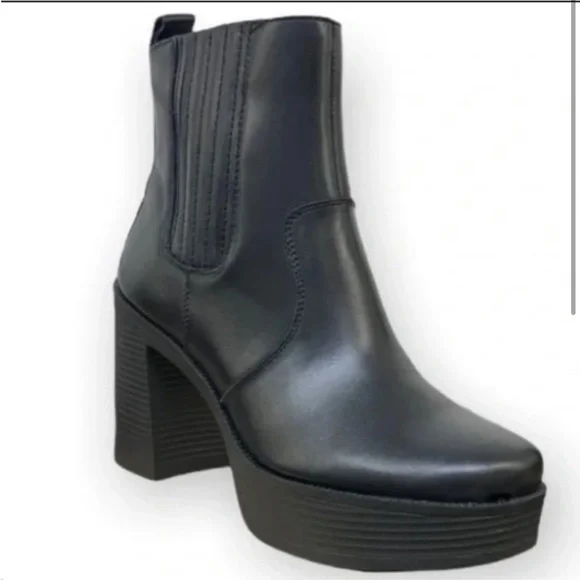 House of Harlow chunky heel booties - Picture 2 of 5